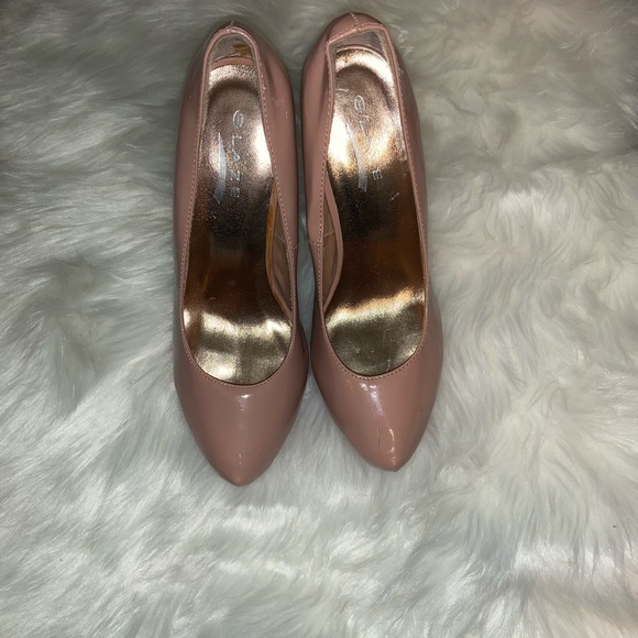 Heels - Picture 2 of 3